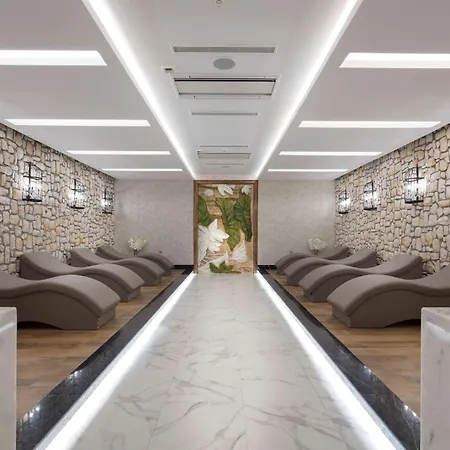 Granada Luxury Hotel 5*